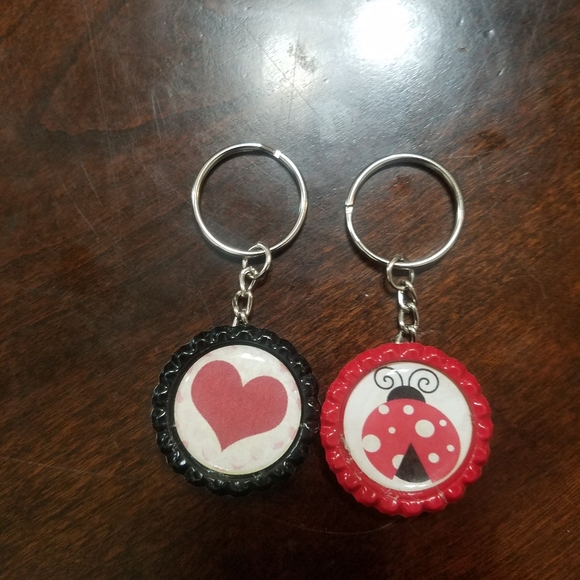 Heart & Ladybug Bottle Cap Keychains - Picture 2 of 2